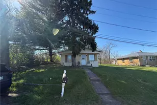 115 Grove St, Wintersville, OH 43953 - Photo 2