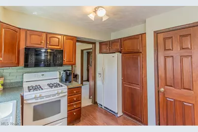 733 Squirrel Hill Court, Boardman, OH 44512 - Photo 8