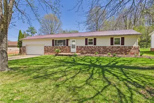 254 Suzanne St, Washington, WV 26181 - Photo 2