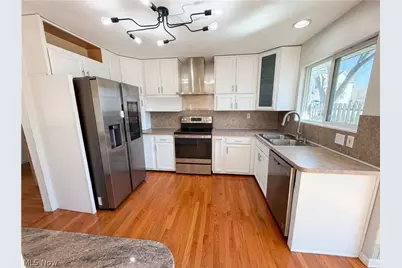 7049 Woodland Avenue, Chagrin Falls, OH 44023 - Photo 2