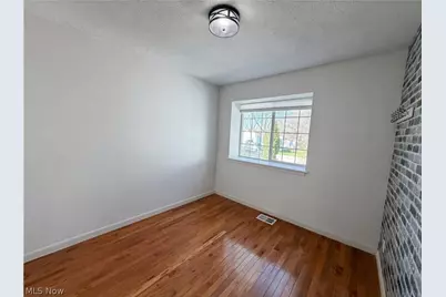 7049 Woodland Avenue, Chagrin Falls, OH 44023 - Photo 14