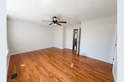 7049 Woodland Avenue, Chagrin Falls, OH 44023 - Photo 18