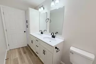 910 W Main St, Sugarcreek, OH 44681 - Photo 20