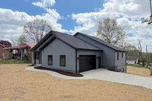 910 W Main St, Sugarcreek, OH 44681 - Photo 2