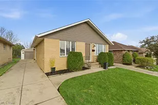 5284 E 102nd St, Garfield Heights, OH 44125 - Photo 2
