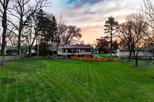 25510 Bryden Rd, Beachwood, OH 44122 - Photo 4