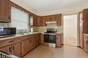 2445 Olentangy Dr, Akron, OH 44333 - Photo 10