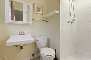 2445 Olentangy Dr, Akron, OH 44333 - Photo 30