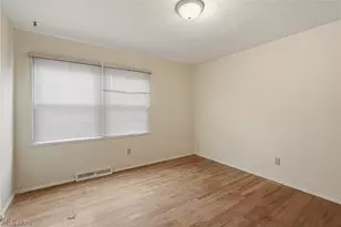 2445 Olentangy Dr, Akron, OH 44333 - Photo 24