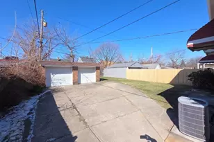 4262 W 62nd St, Loveland, OH 44144 - Photo 4