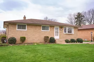 12101 Tucson Dr, Parma, OH 44130 - Photo 2