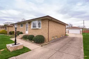12101 Tucson Dr, Parma, OH 44130 - Photo 4