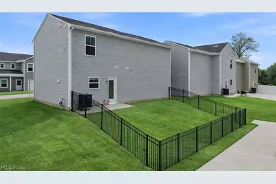 677 Crossings Lane, Akron, OH 44320 - Photo 20