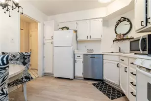 2202 Acacia Park Dr, Lyndhurst, OH 44124 - Photo 8
