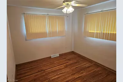 15413 Shirley Avenue, Maple Heights, OH 44137 - Photo 10
