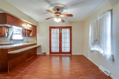 584 N Hawkins Avenue, Akron, OH 44313 - Photo 6