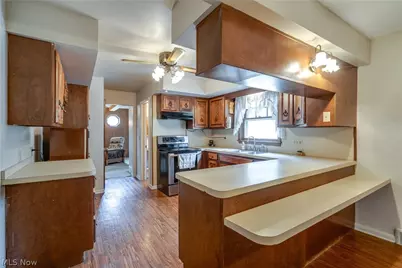 584 N Hawkins Avenue, Akron, OH 44313 - Photo 10