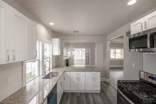 4940 E 106th St, Garfield Heights, OH 44125 - Photo 12