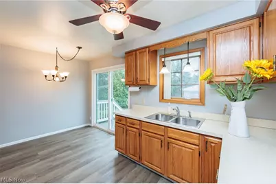 762 E 305th Street, Willowick, OH 44095 - Photo 8