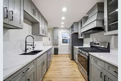 262 E 324th Street, Willowick, OH 44095 - Photo 4