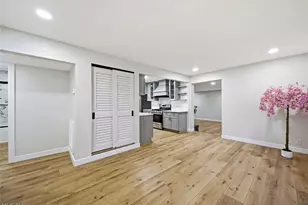 262 E 324th St, Willowick, OH 44095 - Photo 8