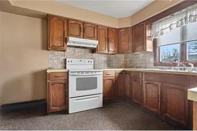 8625 Four Seasons Trail, Poland, OH 44514 - Photo 10