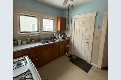 622 Middle Avenue, Elyria, OH 44035 - Photo 12