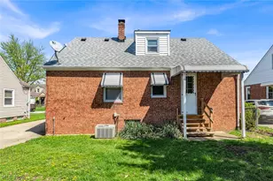 226 E 242nd St, Euclid, OH 44123 - Photo 4