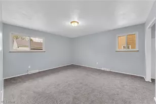 927 E 216th St, Euclid, OH 44119 - Photo 14