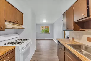 927 E 216th St, Euclid, OH 44119 - Photo 24