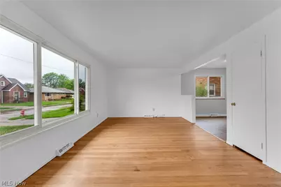 927 E 216th Street, Euclid, OH 44119 - Photo 8