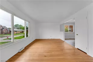 927 E 216th St, Euclid, OH 44119 - Photo 8