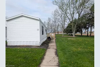 135 Kenny Brook Lane, Elyria, OH 44035 - Photo 1