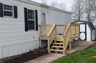 135 Kenny Brook Ln, Elyria, OH 44035 - Photo 2