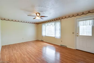 6444 Akron Avenue NW, Canal Fulton, OH 44614 - Photo 8