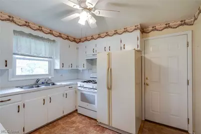 6444 Akron Avenue NW, Canal Fulton, OH 44614 - Photo 12