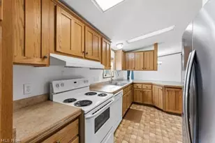 2631 Stoneyridge Dr, Madison, OH 44057 - Photo 2