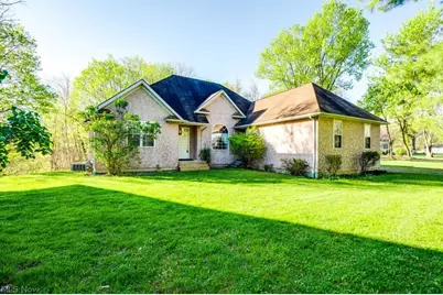 156 Penrose Court, Elyria, OH 44035 - Photo 2