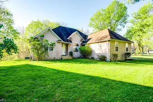 156 Penrose Ct, Elyria, OH 44035 - Photo 2