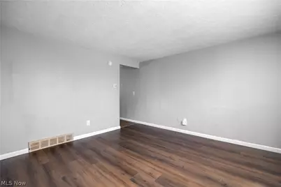 1627 E 33rd Street, Lorain, OH 44055 - Photo 4