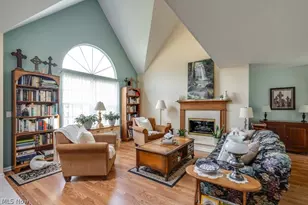 7559 Chandler Ct, Sagamore Hills, OH 44067 - Photo 4