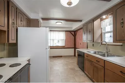 8409 Wainstead Drive, Parma, OH 44129 - Photo 8