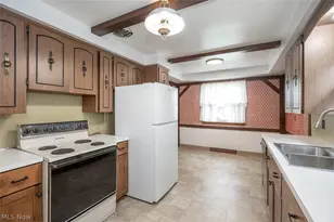 8409 Wainstead Dr, Parma, OH 44129 - Photo 2