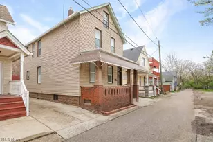 2597 W 15th St, Loveland, OH 44113 - Photo 2