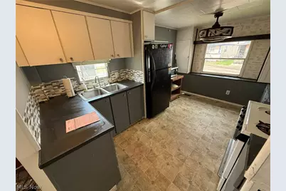 610 Karen Avenue NW, New Philadelphia, OH 44663 - Photo 2