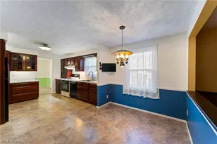 2085 Woodland Trace St, Austintown, OH 44515 - Photo 10