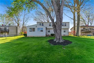 2085 Woodland Trace St, Austintown, OH 44515 - Photo 2