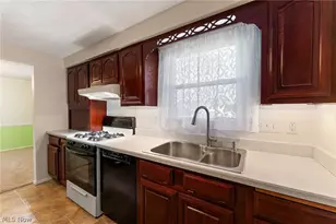 2085 Woodland Trace St, Austintown, OH 44515 - Photo 8