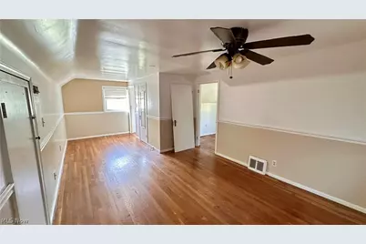 275 E 210th Street, Euclid, OH 44123 - Photo 14