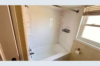 275 E 210th Street, Euclid, OH 44123 - Photo 18